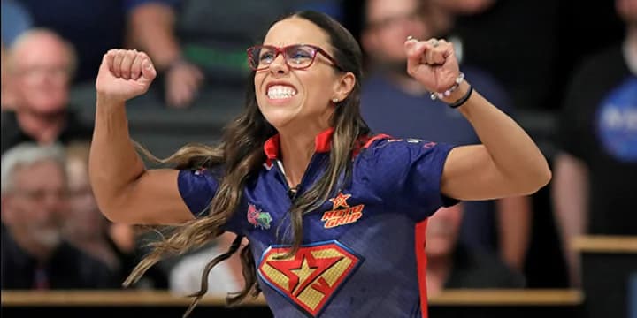Rocio Restrepo takes advantage of opportunity Liz Kuhlkin gives her to strike to win 2018 BowlerX.com PWBA Twin Cities Open