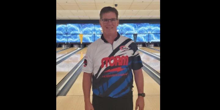 Tom Adcock jumps into qualifying lead as top 43 advance at 2022 PBA50 Tour season-opening Lightning Strikes Bowl Open