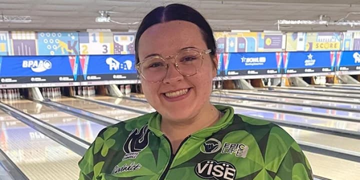 Breanna Clemmer makes a stirring run at 900 in leading first day of 2022 PWBA St. Petersburg-Clearwater Open