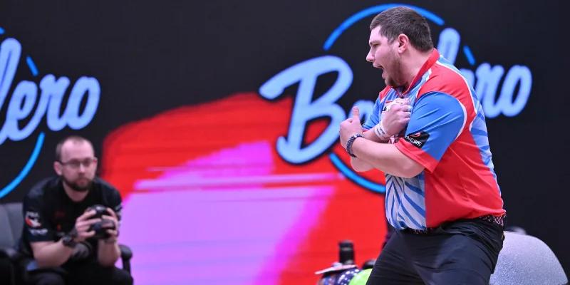 Anthony Simonsen stays alive in 2023 PBA Player of the Year race by advancing in Players Championship while E.J. Tackett falls