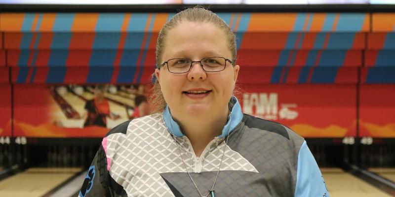 Katie Clayton-Robinson fires 784 to change singles lead at 2024 USBC Women’s Championships for second straight day