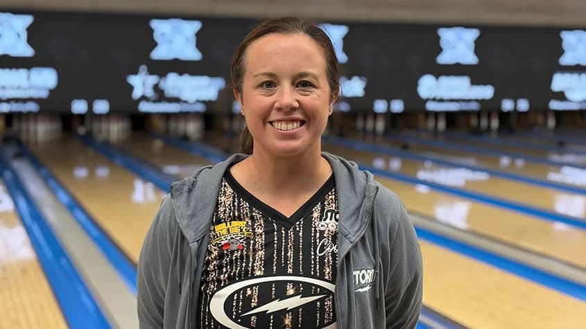 Josie Barnes leads, Sheboygan's Kelly Whipple stages huge rally to make cut after Day 1 at 2025 PWBA Anniversary Open