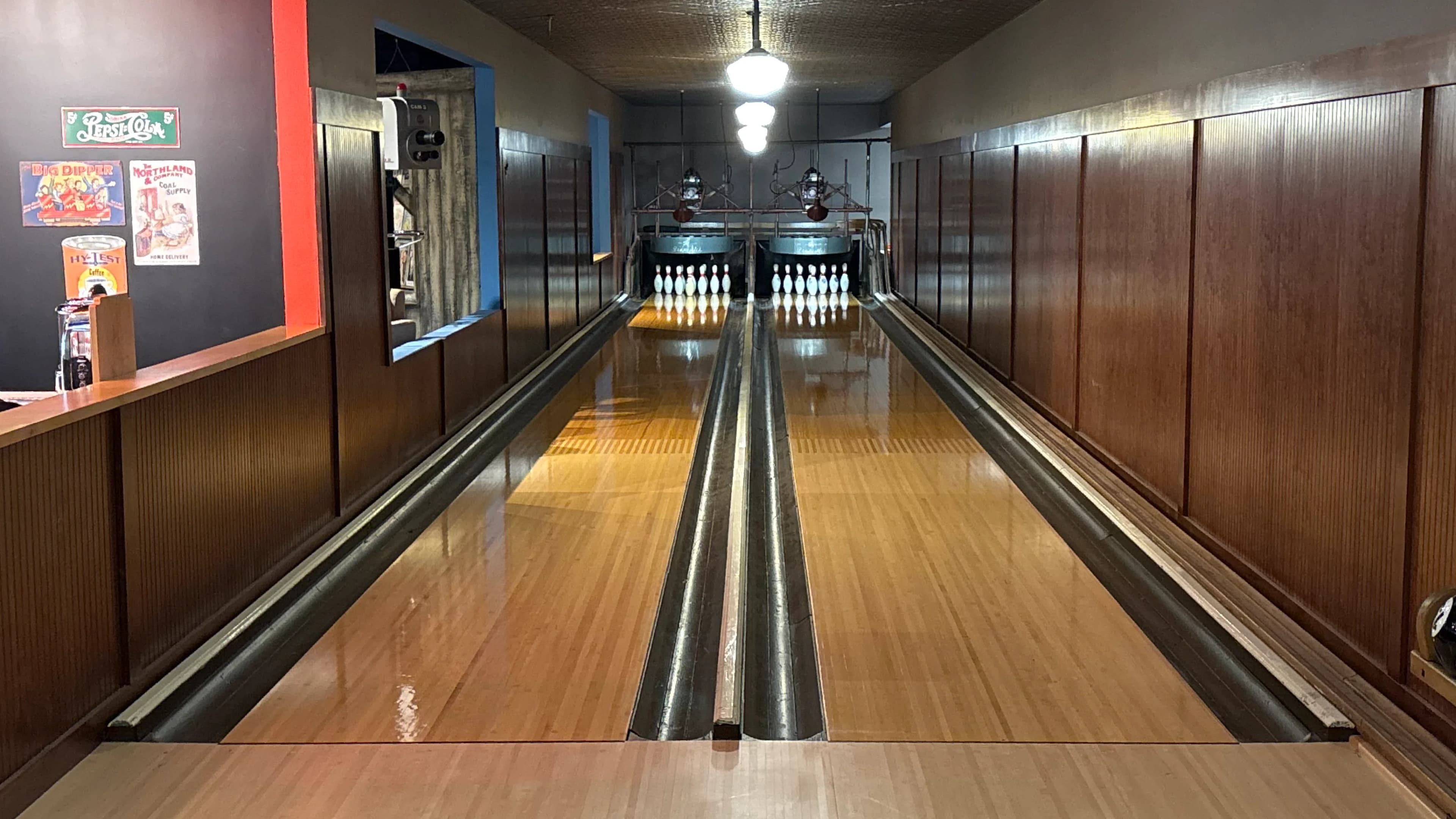 E.J. Tackett beats Jason Belmonte in The Captains Match that had little meaning, but offered much entertainment