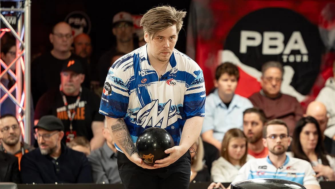 Defending champion Santtu Tahvanainen passes Anthony Simonsen to lead 2026 Groupon PBA Illinois Classic as top 32 advance