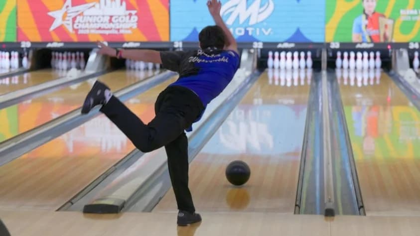 Hunter Wyszynski narrowly misses round record to take lead in U18 boys at 2026 Junior Gold Championships
