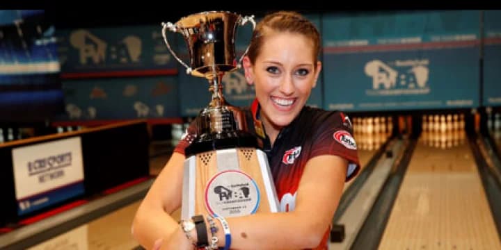 Danielle McEwan fights through pocket 7-10s to make her first PWBA Tour title a major — the Smithfield PWBA Tour Championship